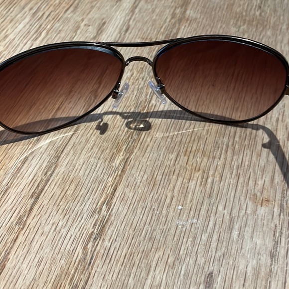 Oscar Dela Renta Mod 3027210 Avitor Sunglass - Picture 5 of 6